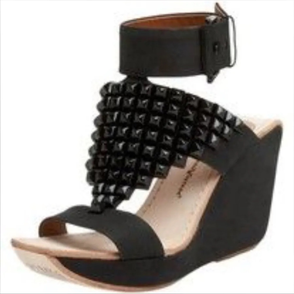 Modern Vintage Thammy Black Studded Wedge Sandals Size 9